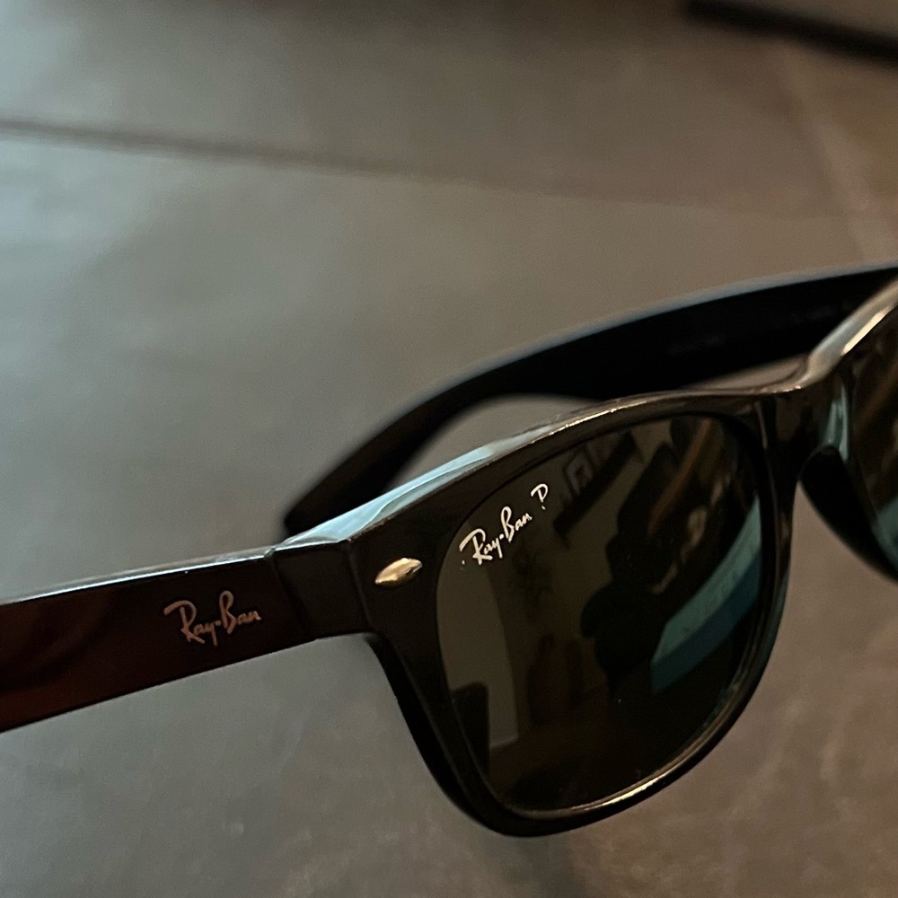Black Ray-Ban Wayfarer Polarized